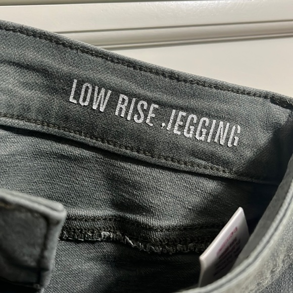 Green Low-Rise Jeggings - Picture 4 of 4